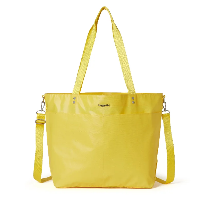 baggallini Laminated Carryall Tote