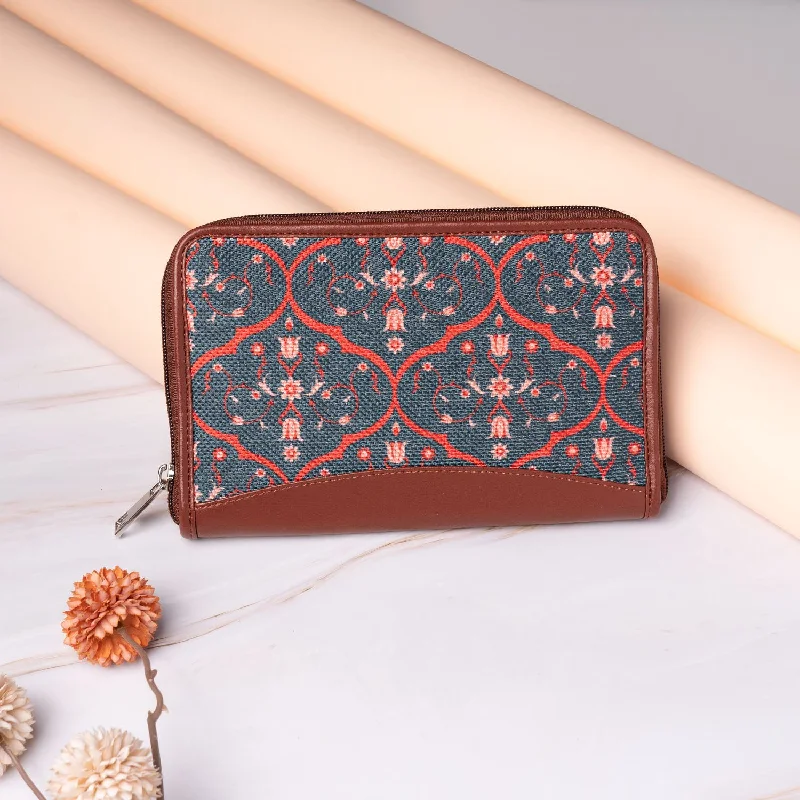 Sheesh Mahal Jaali Motif Chain Wallet